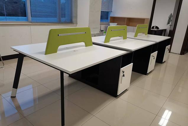 簡約現(xiàn)代職員(yuán)桌-16